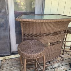 Bar And 2 Stools 