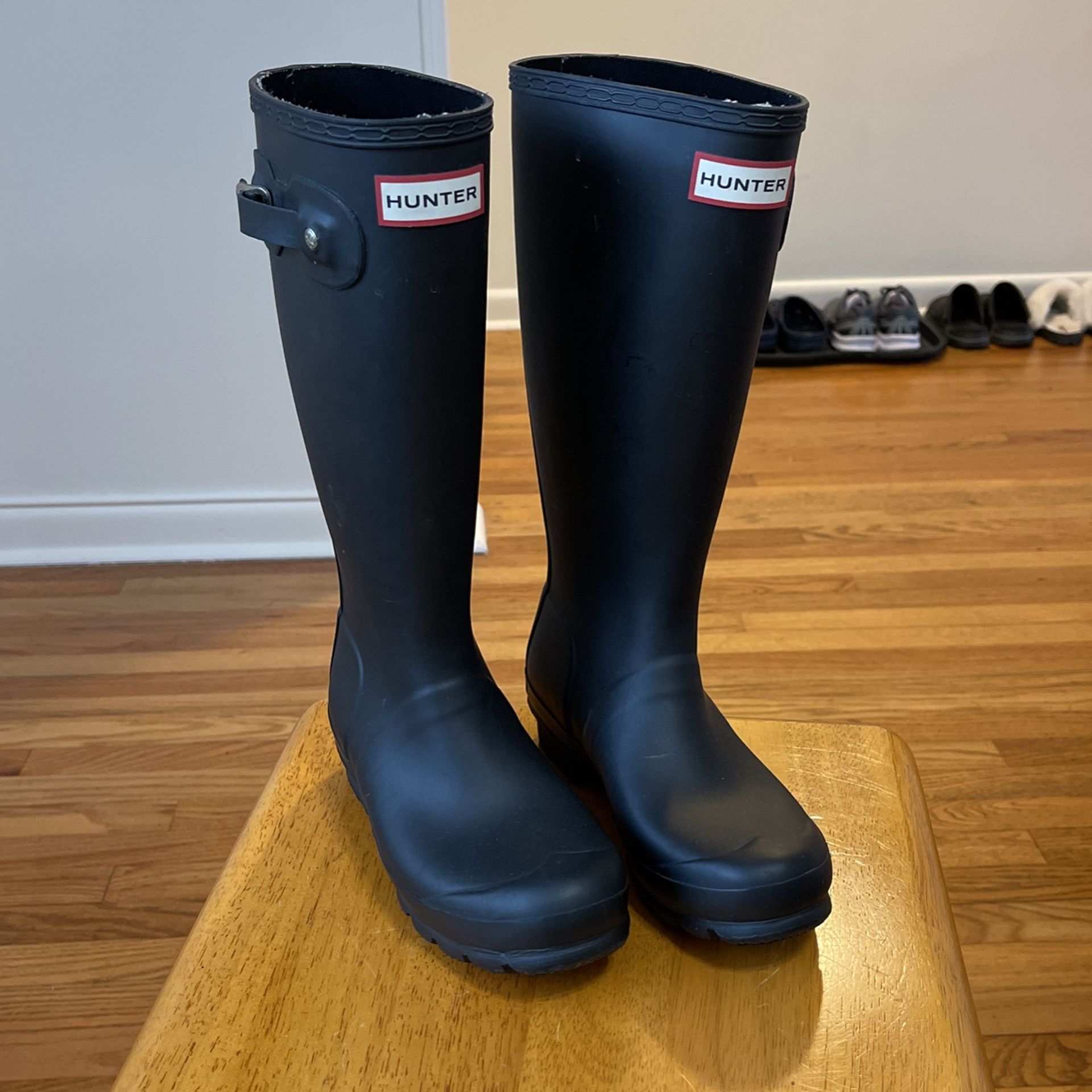 LIKE NEW CONDITION HUNTER BOOTS SIZE 5 Women