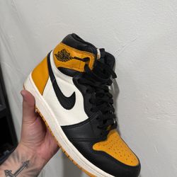 Air Jordan 1 Yellow Toe Size 8