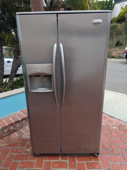 Refrigerator side by side ice maker works Frigidaire
