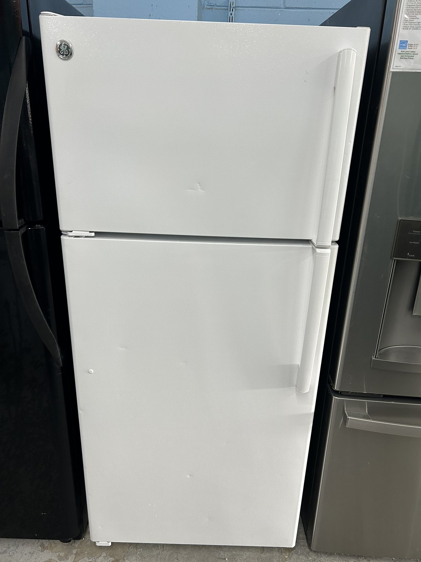 Like New White Top Freezer Refrigerator 