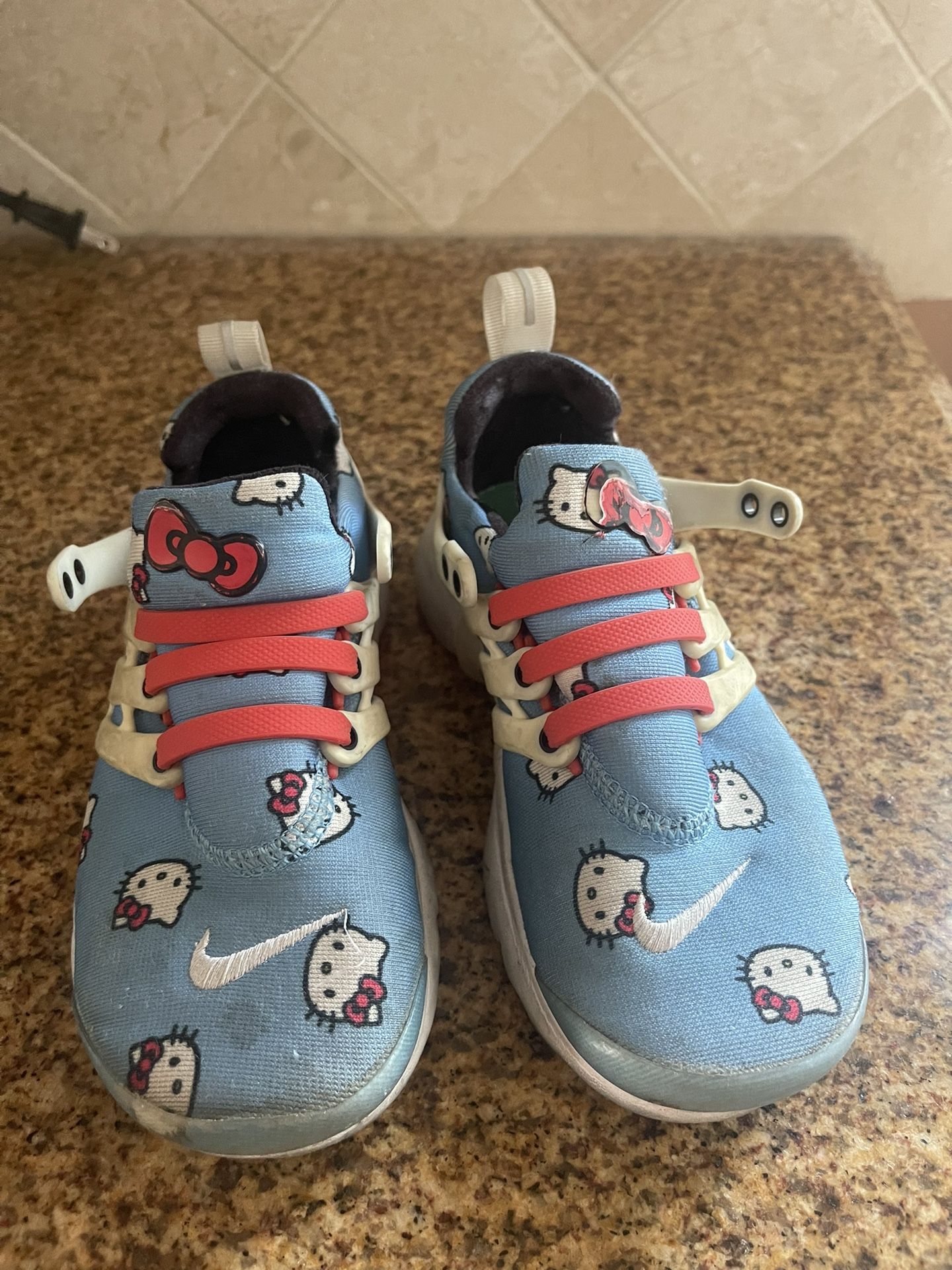 Kids Nike Hello Kity Shoes Size:12