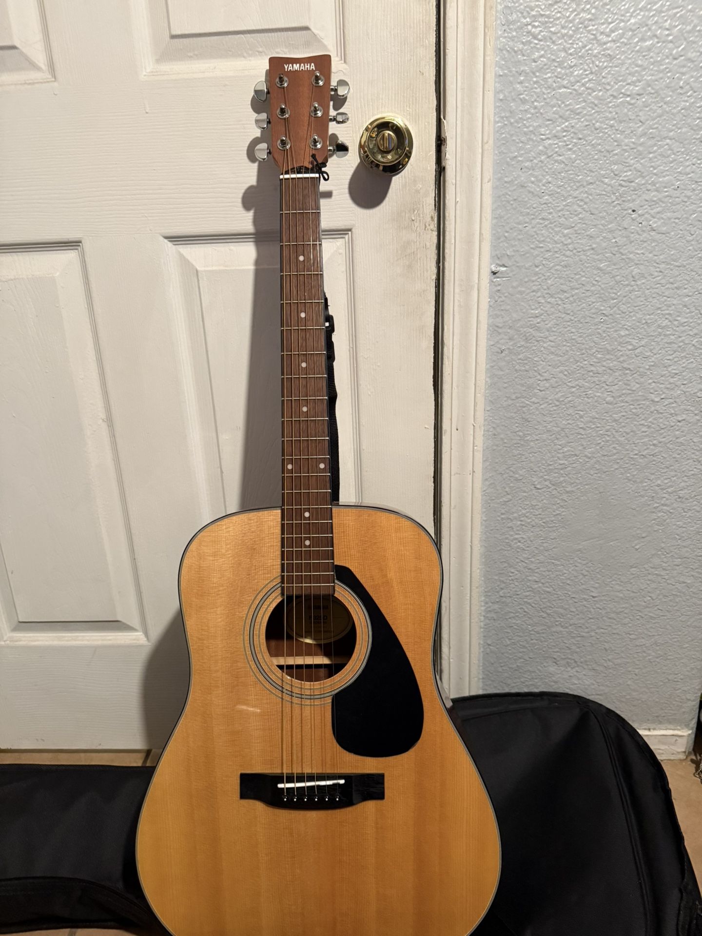 Yamaha Acoustic Guitar