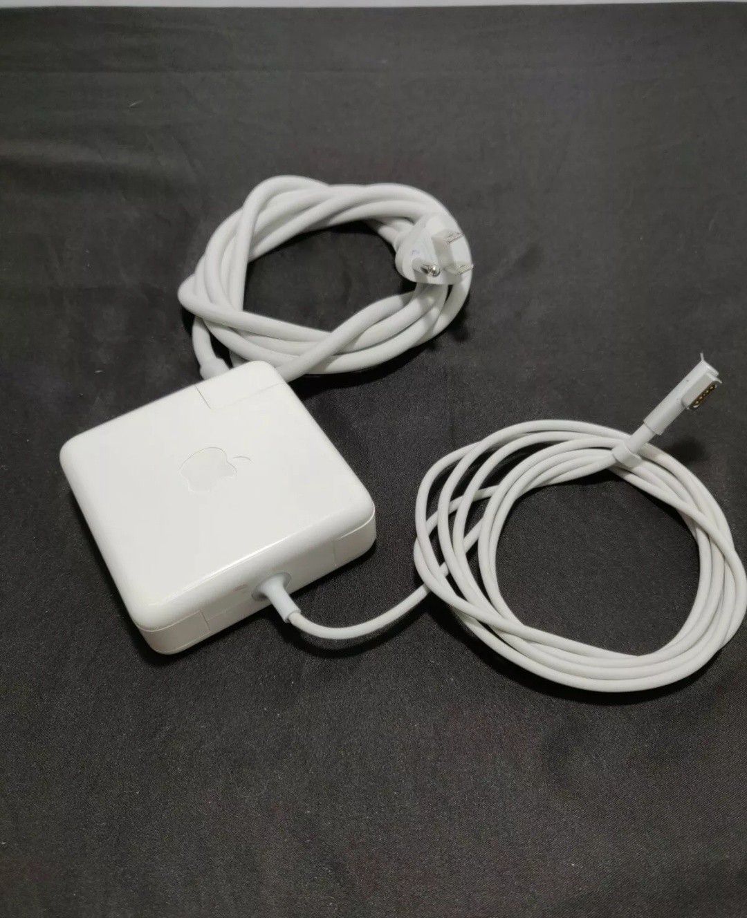 Genuine Apple 85W White MagSafe Power Adapter Model A1290 (used). Condition is Used. Comes with 6' power cord.