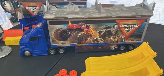 Monster jam truck hauler play set