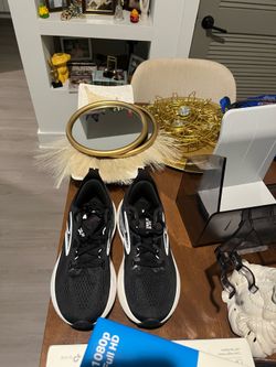 Running shoes for sale 60$