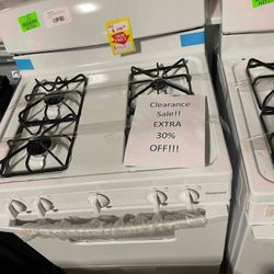 HOTPOINT RGBS330DRWW 30-in 4 Burners 4.8-cu ft Freestanding Gas Range 2IV 