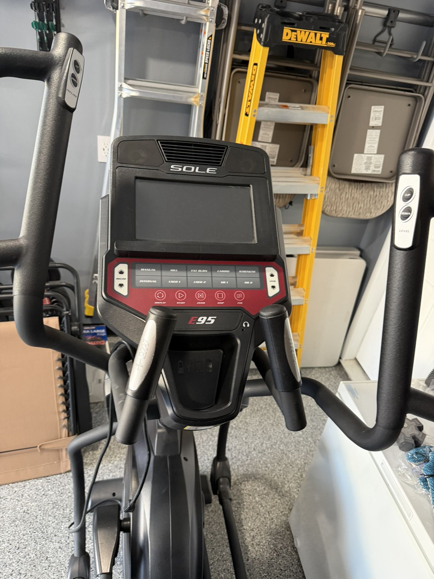 SOLE E95 Elliptical