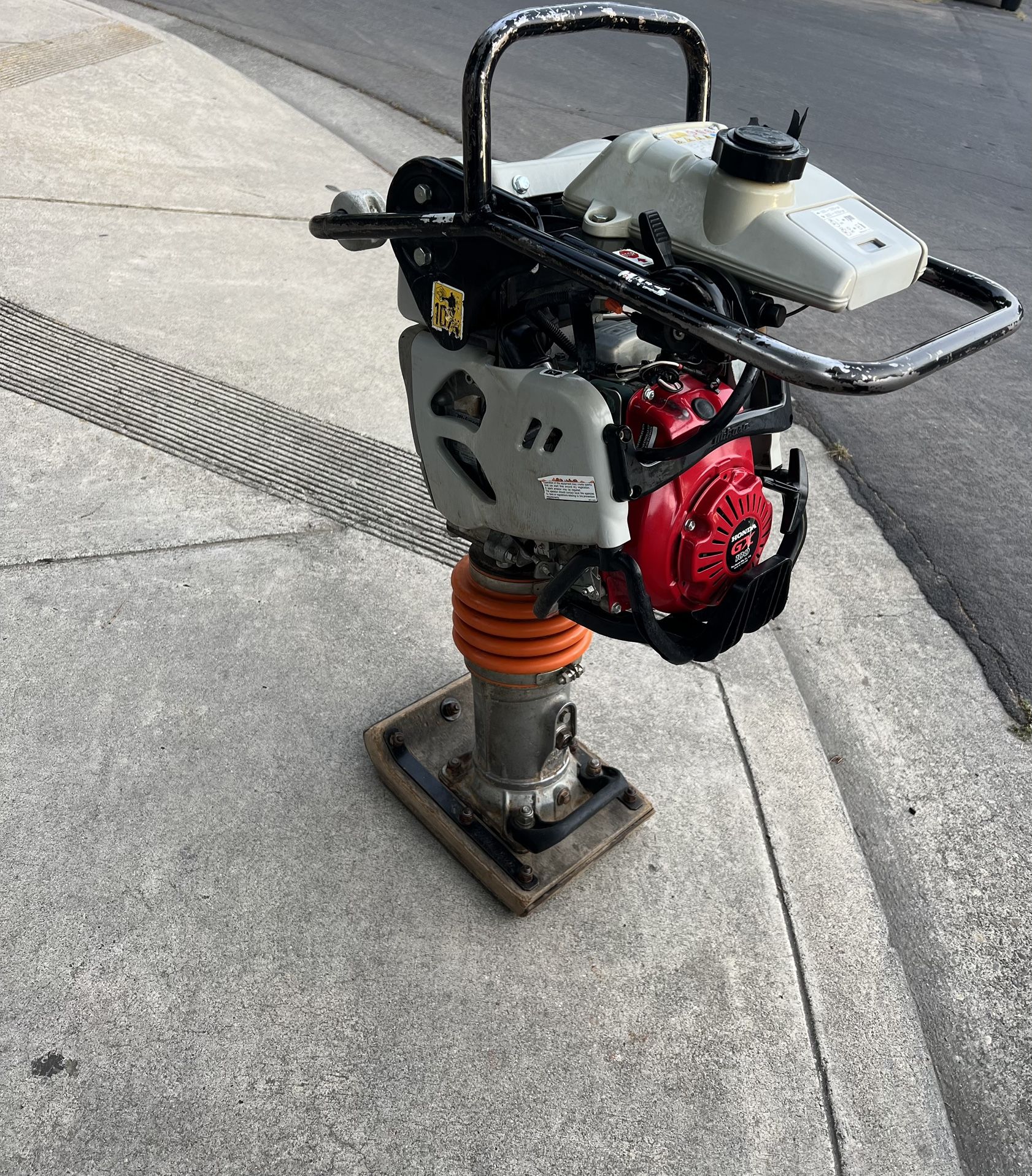 Mikasa MTX-60 Jumping Jack Works Good only thing stop doesn’t work but choking it stops it other than that works good as it should $1820