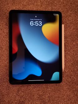 Apple iPad Air 4th Generation 10.9in with Magic Keyboard and Apple Pencil