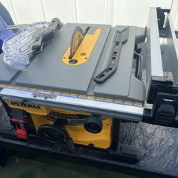 DEWALT 15 Amp Corded 8-1/4 in. Compact Portable Jobsite Tablesaw