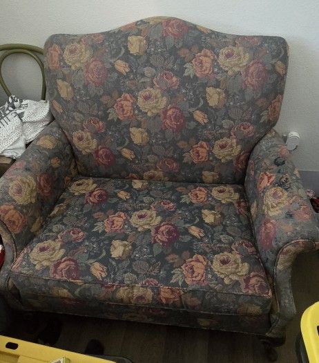 Oversized Chair W/ Ottoman