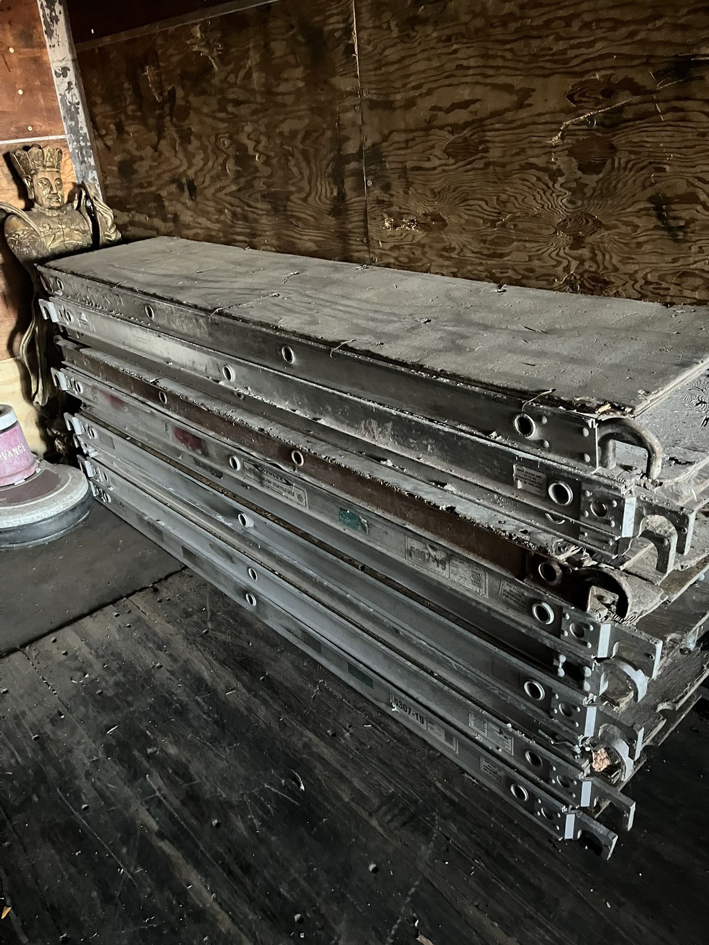 Aluminum / Wood Scaffold Planks  13pc. Needs To Go