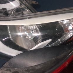 2016 Hyundai ELANTRA headlight