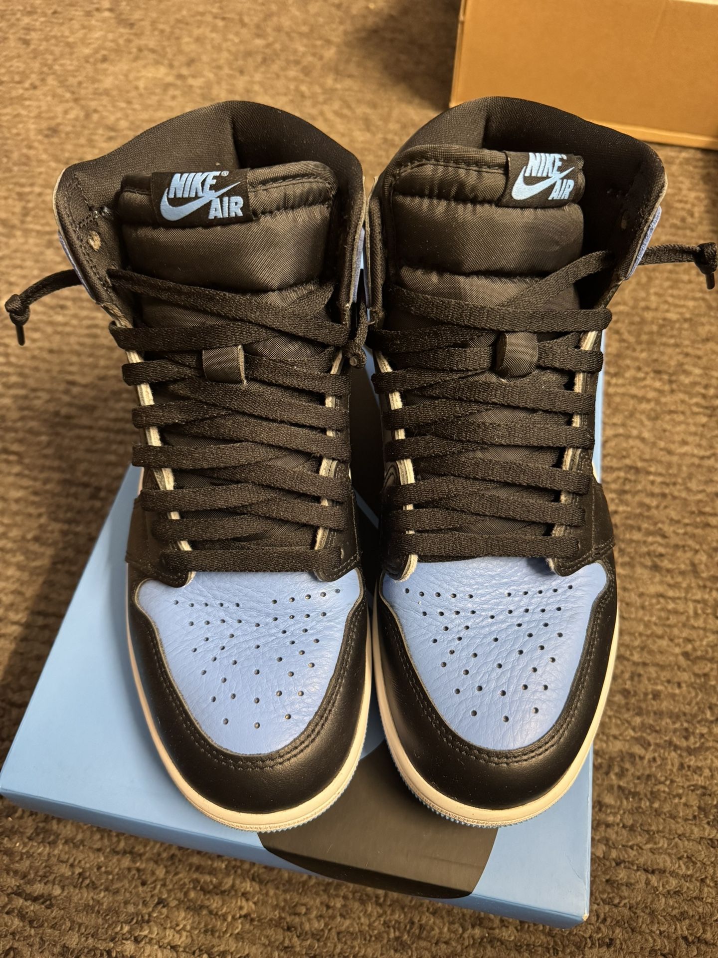 Jordan 1 Retro UNC Toes