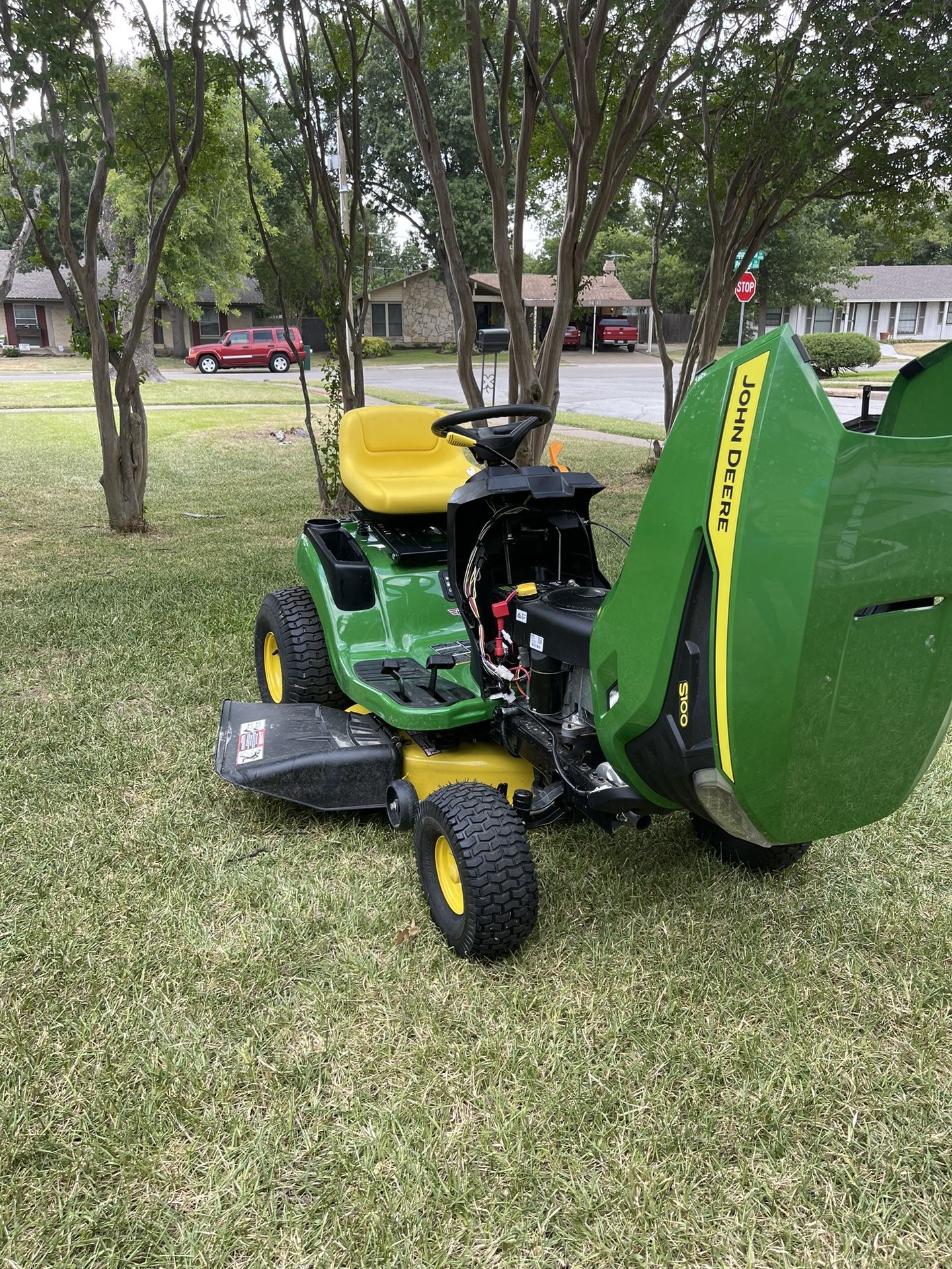 S100 42 in. 17.5 HP Gas Hydrostatic Riding Lawn Tractor 🚜