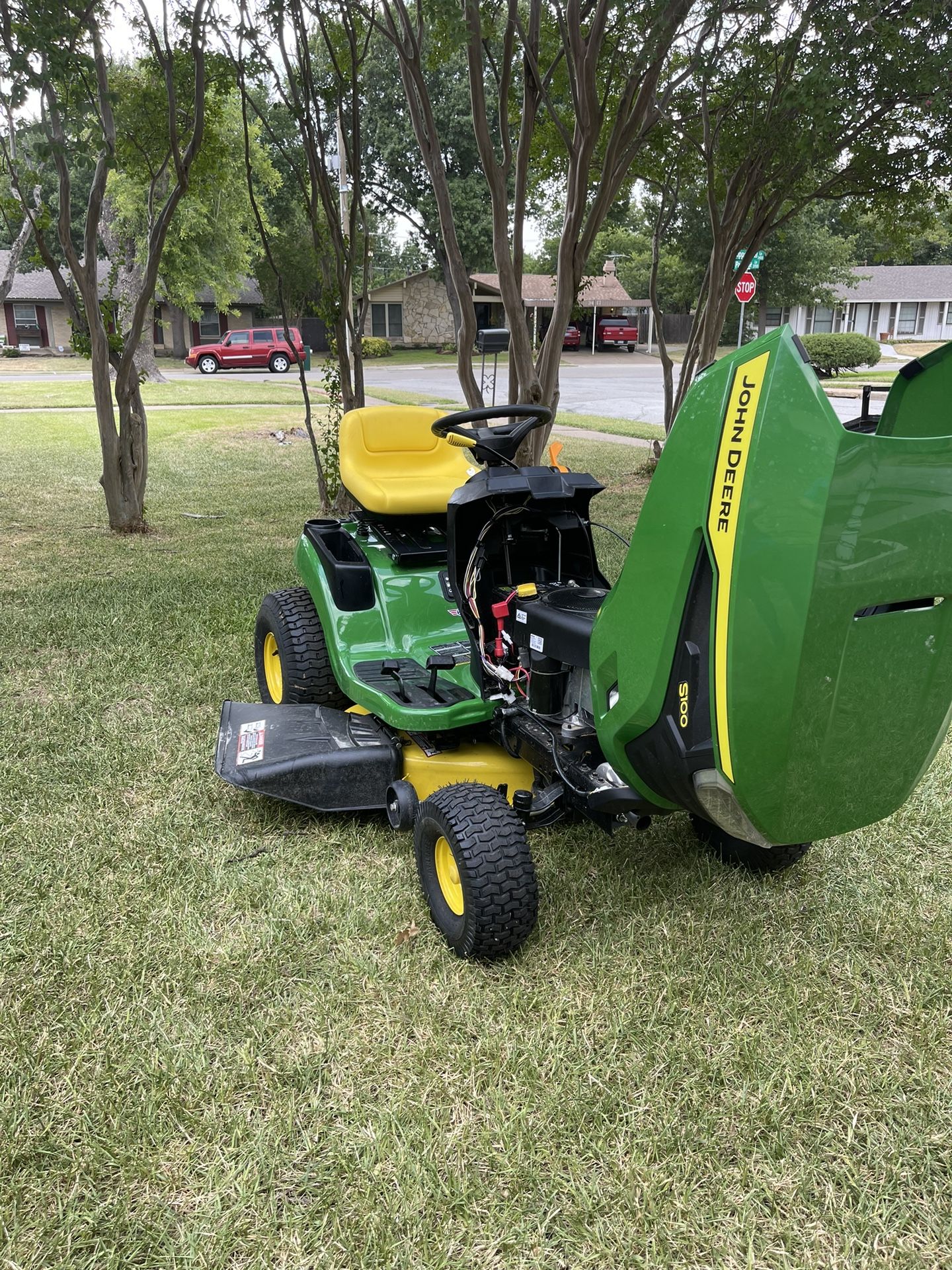 S100 42 in. 17.5 HP Gas Hydrostatic Riding Lawn Tractor 🚜 