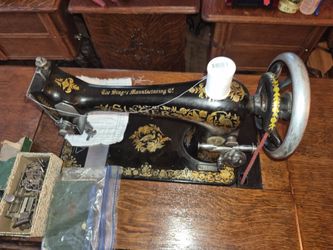 Singer 127 with  pheasant  decals . Made in 1889, gorgeous  piece of history.