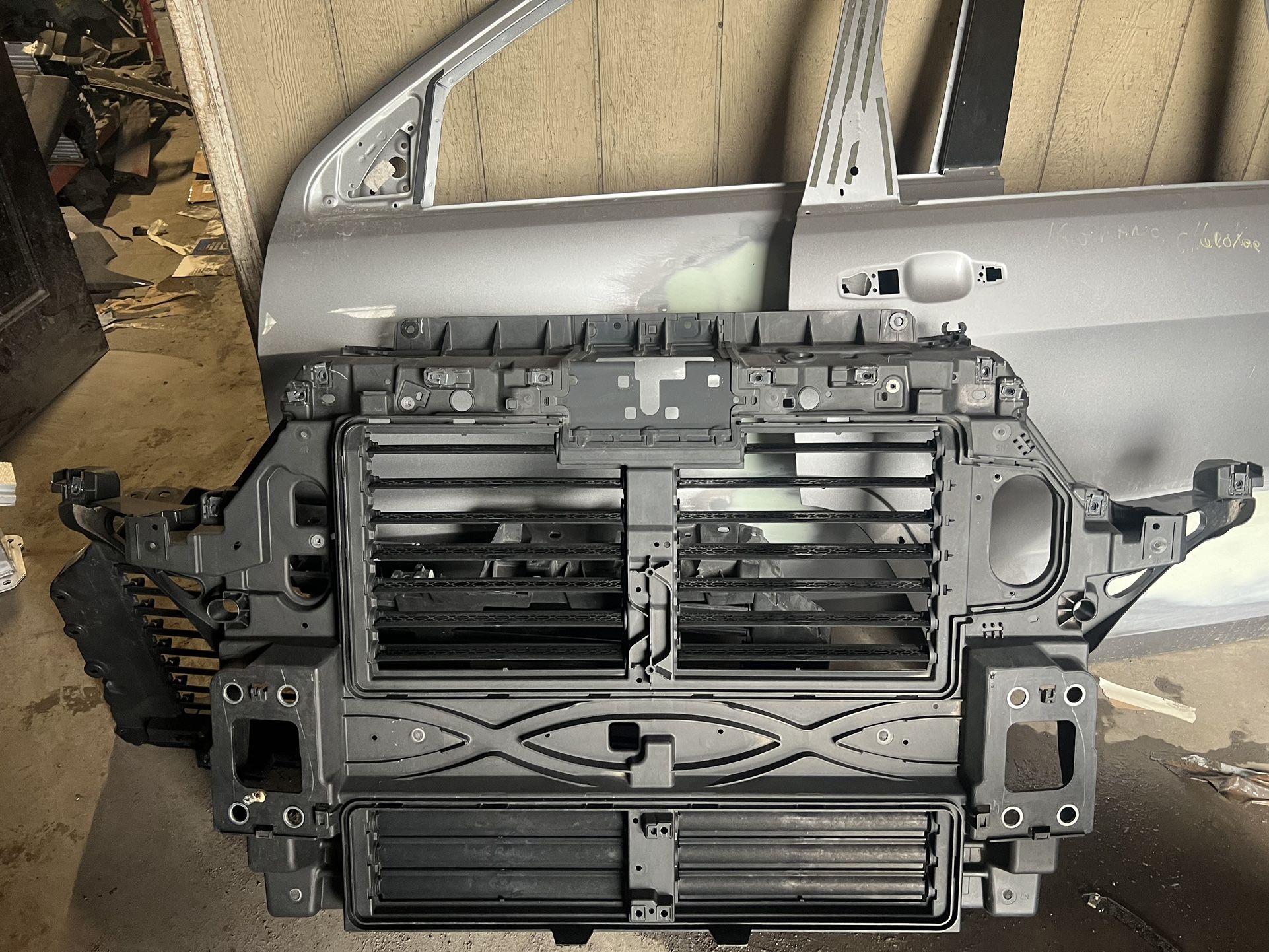 2020-2023 Ford Explorer Radiator Support Shutter