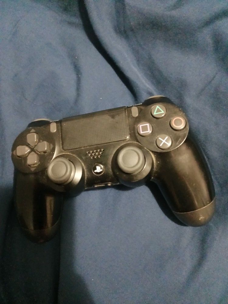 PS4 controller