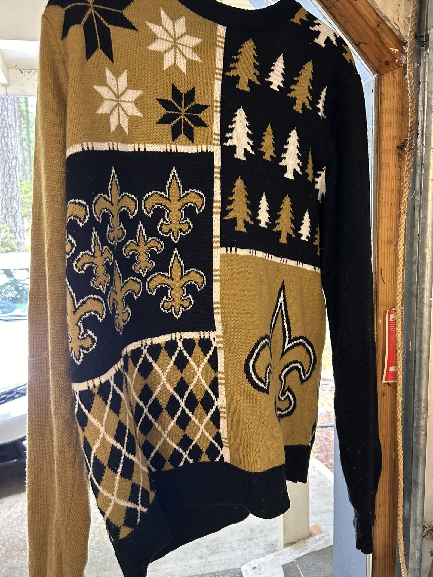 NFL LARGE SAINTS SWEATER $15
