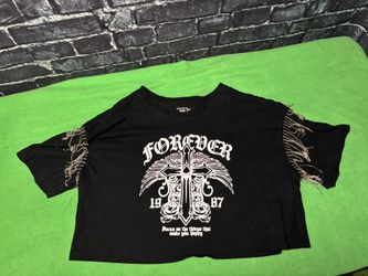 Orange Kiss black cropped t-shirt is from the brand XL