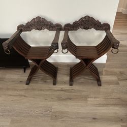 Set of 2 Italian folding chairs "Savonarola" model, 1960s Intact and in excellent condition. Walnut wood. 
