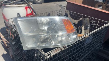 2014 Ram 1500 Headlight(left Side)