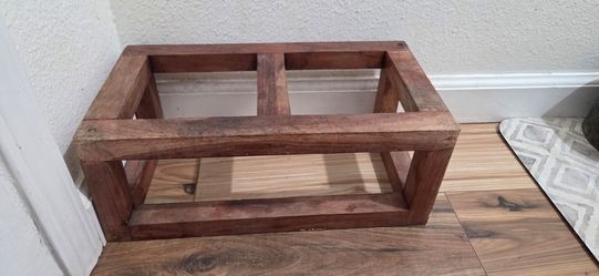 Wooden rack for Dog bowls