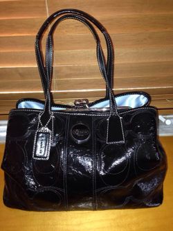 Authentic Coach Black Patent Leather Kisslock Shoulder Handbag