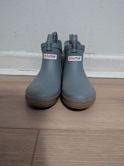 Kids xtratuf size 5