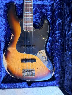 Fender Custom Shop ‘64 Jazz Bass