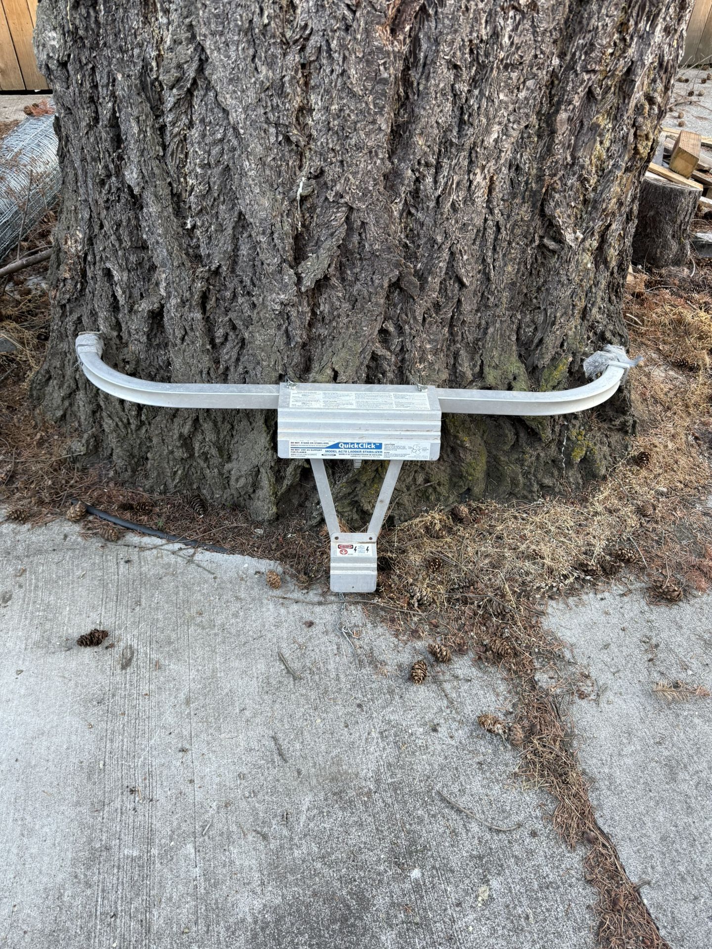 Quick Click Ladder Stabilizer