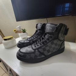 Louis Vuitton Rivoli Damier