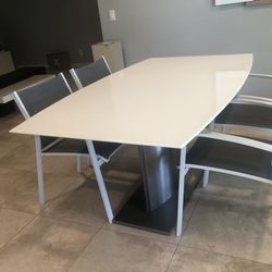 Modern Dining Table With 4 Chairs And Metal Base. 