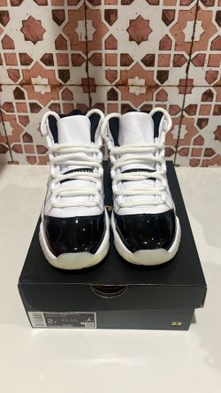 Jordan 11 kids size 3.5
