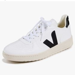 Veja Women's V-10 Leather sneakers, Size 5 US, Extra White and Black colorway. Print