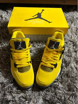 Jordan 4 Yellow Lightning Size 10 Men’s Sneakers