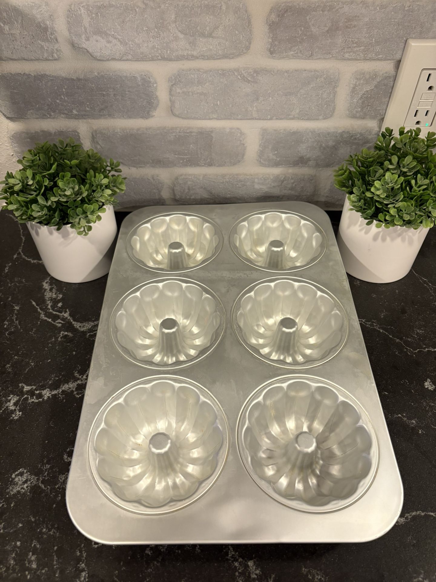 Silver Bundt Cake Pan - Holiday Home Baking - Kitchen Bakeware - Simi Valley 