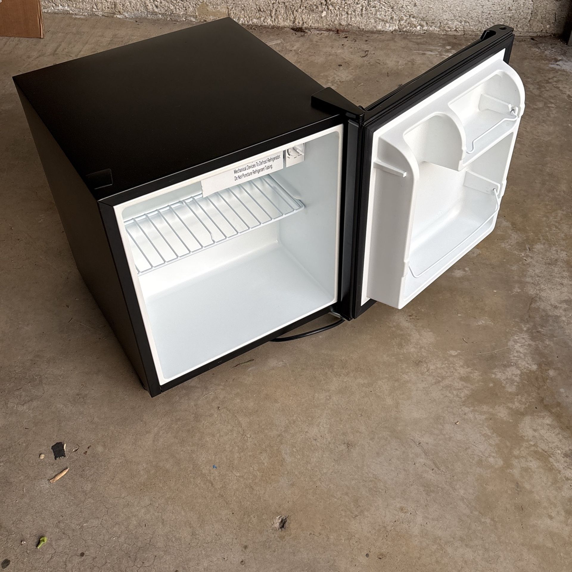 Galanz Mini Fridge