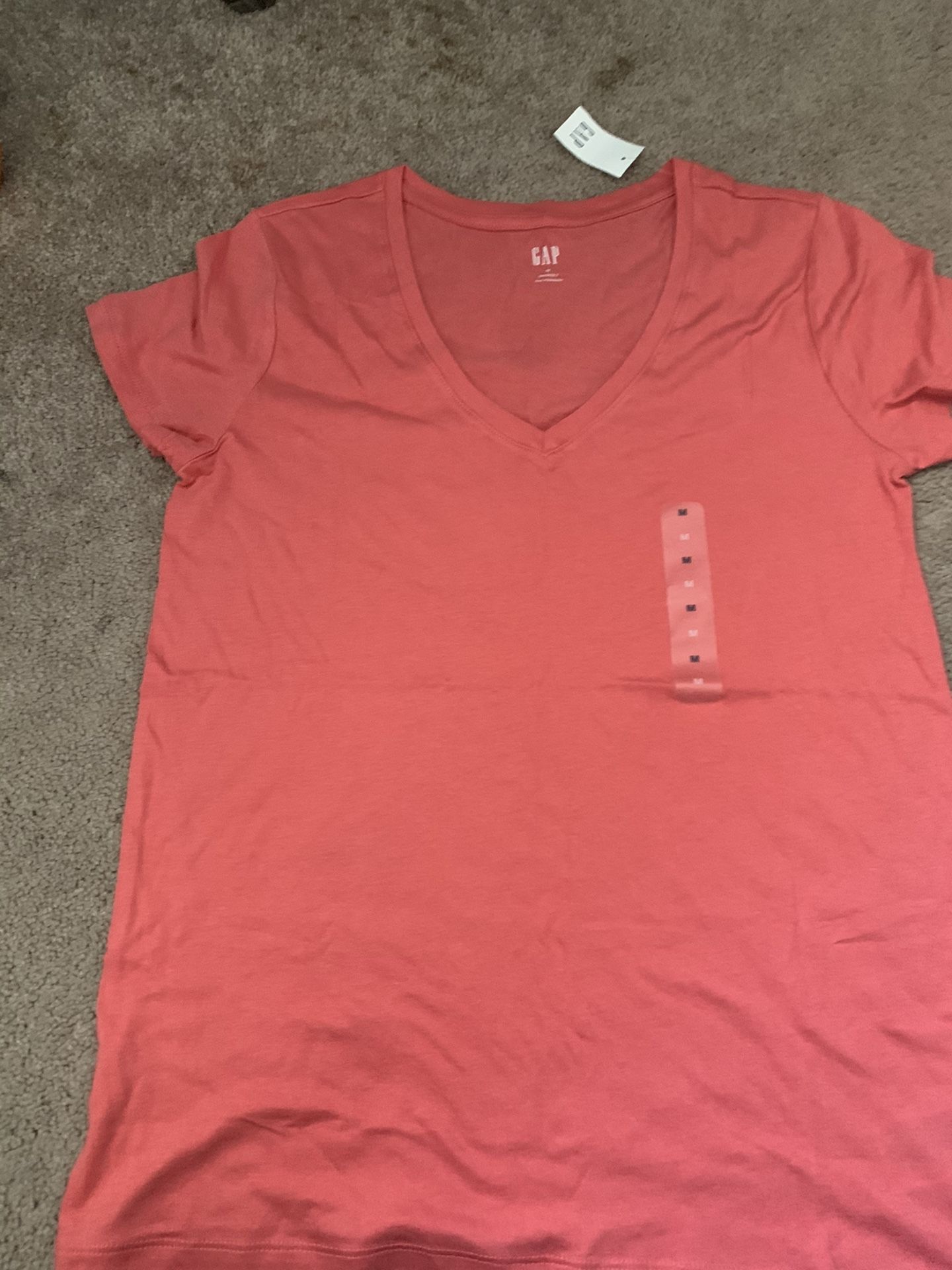 Women’s Gap T-shirt