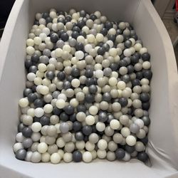 Kids ball Pit excellent 
