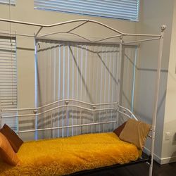Canopy Bed for twin mattress 