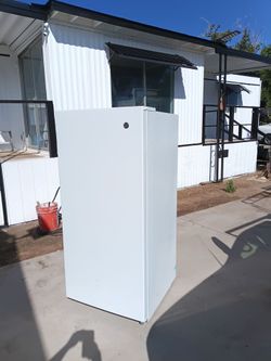 Garage Ready Upright Freezer - FUF14QRRWW