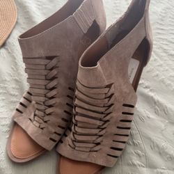 Wedged Heel 