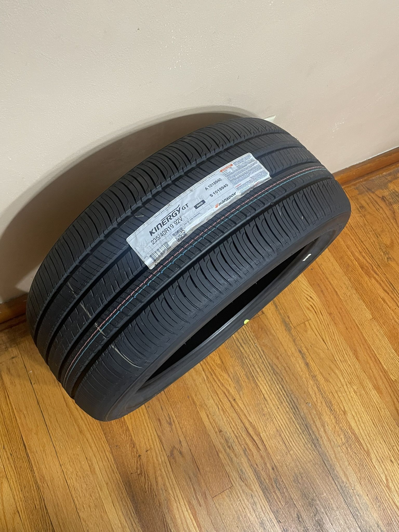 Brand New Hankook Kinergy GT 235/40/19 H436