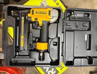 Dewalt 1/4 Finish Stapler