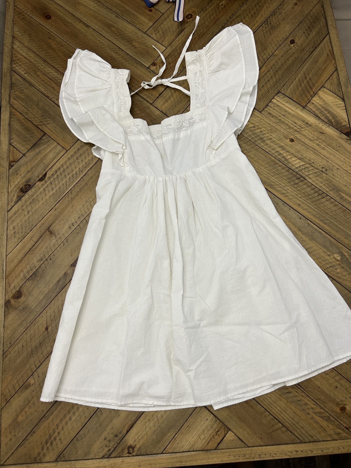 Women’s Urban Outfitters White Ruffle Sleeve Dress