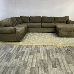 ( Delivery Available ) Raymour & Flanigan Large Dark Green Sectional Couch