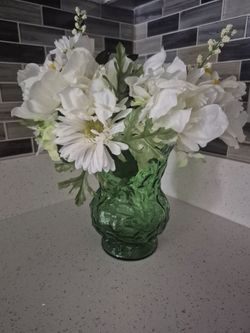 Lovely Flower Glass  Vase Decor 💚